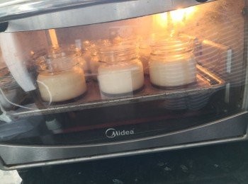 step6: 先焗15-20分鐘至蛋糕面上色便轉165度焗35分鐘