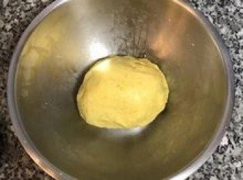 step5: 搓揉成糰；糯米糰柔軟可朔性佳。