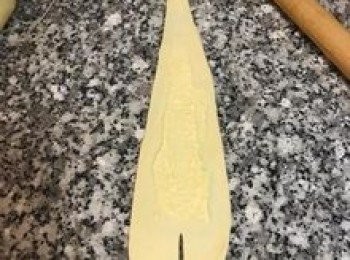 step16: 抹上奶酥醬；
奶酥醬連結: https://cook1cook.com/recipe/47856