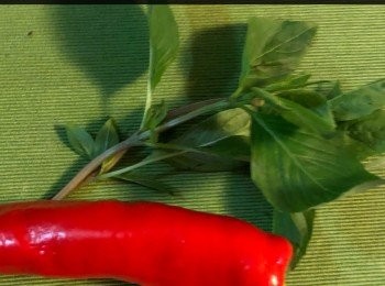 step3: 最後撒少許紅椒碎作裝飾便可。