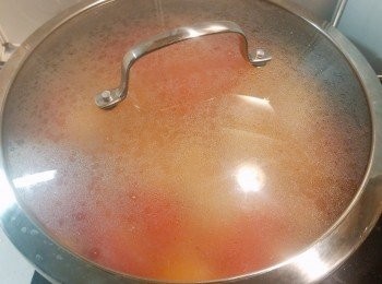 step6: 蓋上蓋炆煮約5分鐘。