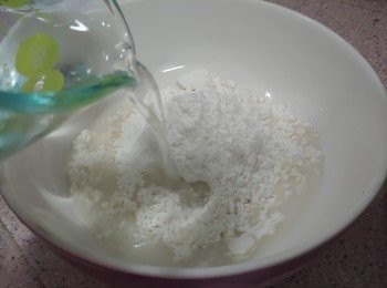 step4: 將天婦羅炸粉加適量水份調勻（比例請按個別包裝上的指示）
