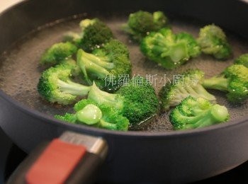 step1: 西蘭花烚熟