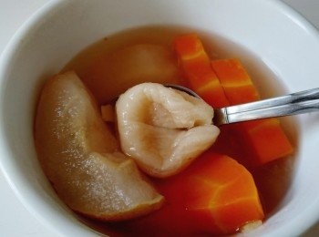 step4: 所有材料放煲加大半煲水，開中火煲1小時即成