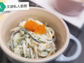 step2: 每碗頂上加入蟹籽裝飾。（沙律醬多少隨自己喜歡。）