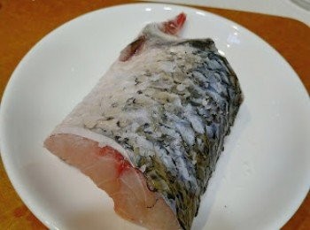 step3: 鯇魚清洗乾淨後，瀝乾水份