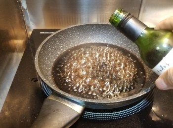 step5: 加少許紅酒拌勻(如沒有紅酒亦可)
