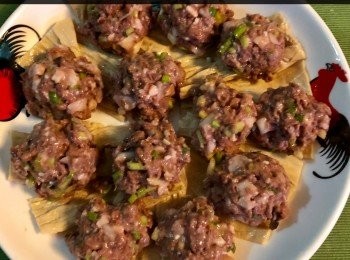 step5: 將素牛絞肉擠成丸狀備用。