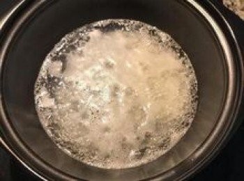 step2: 先用1杯水將米煮軟；