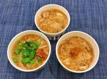 step15: 享用時淋上一匙蒜水，一匙黑醋再加點香菜，喜歡吃辣者也可以加點辣椒醬。混勻了一起吃，實在超棒的喔～