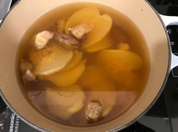 step3: 水滾後大火煲5分鐘，之後轉小火煲30分鐘，完成