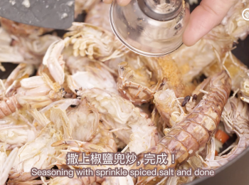 step4: 另熱鑊，下油將蒜蓉炸至金黃色，加入紅辣椒 Het another pan, add some oil fry garlic until golden, then put in chilli