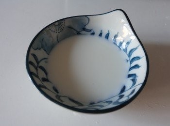 step1: 將牛奶和梳打粉拌勻，備用