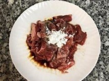 step5: 牛肉放入醃料，