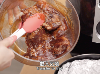 step4: 放入叉燒
Put in the pork
