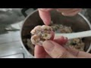 step8: 當糖轉為結晶化, 和已把全部合桃包裏時, 轉小火 
結晶糖會重新融化, 開始變為焦糖 

*這時候 不要大用攪拌, 否則糖會再次結晶*