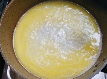 step3: 水開始有冒小泡泡但又未滾熄火。