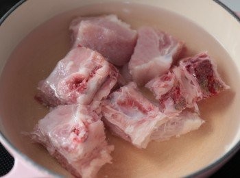 step3: 响螺浸軟去內臟
花生及眉豆浸洗