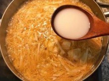 step13: 趁大滾時分次下太白粉水勾芡；