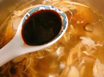 step10: 落調味（蠔油、生抽、老抽）