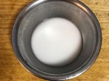 step12: 將太白粉與水混勻；