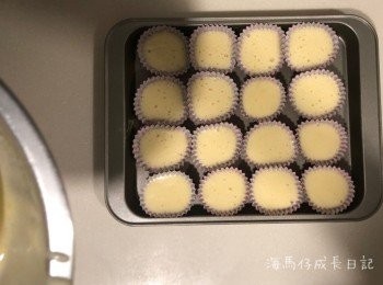 step4: 最後加入牛油攪拌好，放入小杯8成滿