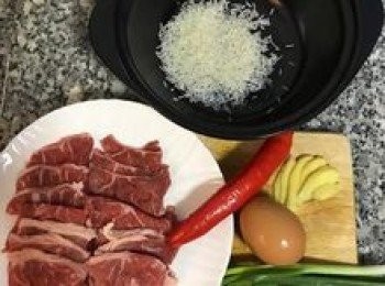 step1: 米洗淨備用；蔥、薑、辣椒洗淨；