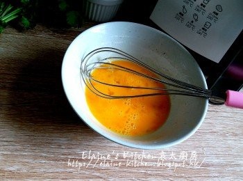 step5: 雞蛋拌勻成蛋液
