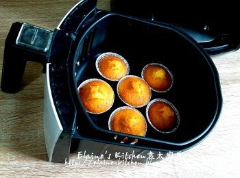 step7: 放入AF的炸籃內 , 160C 20分鐘至金黃色即可 (如用焗爐製作 , 先用200C預熱10分鐘 , 再轉用190C上下火焗25分鐘成表面金黃色即可)