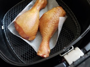 step3: 這個動作可令雞比表面更為收乾~