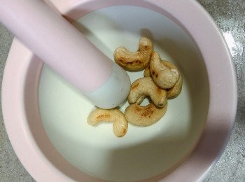 step2: 10g嘅腰果碎我係唔會去摷個blender嘅