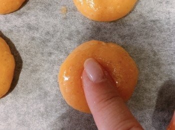 step8: 輕輕力按一個凹位
