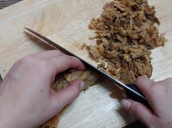 step2: 搾乾後切粒備用