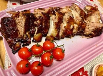 step8: 肉質鬆軟而且不黏骨，用刀沿骨與骨之間輕輕一切，骨和肉便立即分離🤩