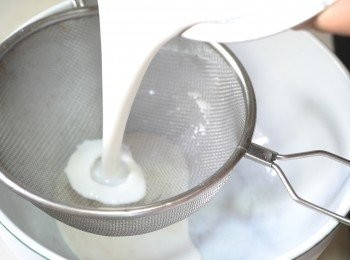 step6: 6.	勻，過篩備用。