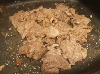 step3: 肉片炒熟盛起，無需洗鑊。