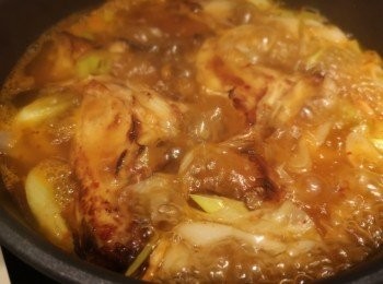step5: 加入熱水滾自己喜歡的濃度，最後加入味噌略滾，即成。