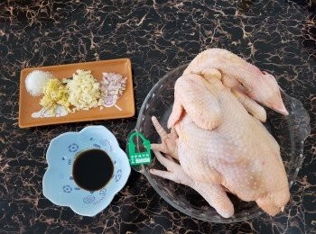 step1: 新鮮泰安雞洗淨