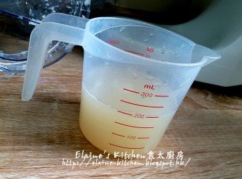 step6: 蘿蔔水留起100ml , 再加入100ml浸蝦皮蝦米水拌勻