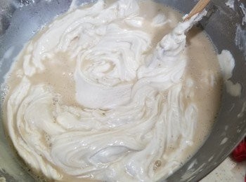 step6: 糖水一邊慢慢落一邊搞暈d粉