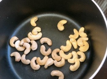 step1: 腰果我習慣沖一沖
所以要烘多少少時間
