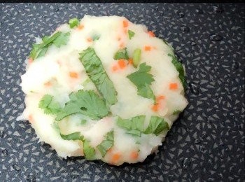 step7: 易潔鑊抹啲油中小火開始煎