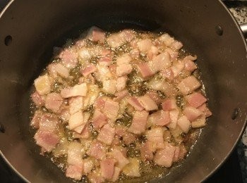 step6: 炒香培根；