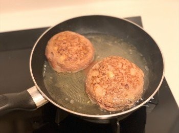 step6: 加100ml熱水，合蓋煮10-15分鐘