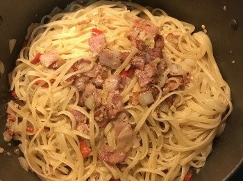 step9: 關火，倒入意大利麵拌勻，試味道調整；