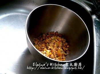 step7: 將餡料放入大碗內或錫紙上靜待20分鐘至涼