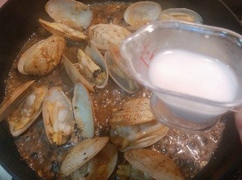 step5: 加入適量的生粉水埋芡。