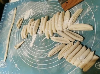 step6: 切好後要把它們張開