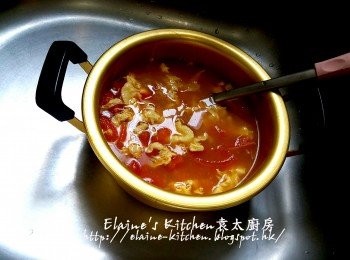 step6: 最後加入韓式麵豉醬及胡椒粉調味拌勻 , 蓋上蓋焗5分鐘即可 (食時灑上蔥粒及配上白飯做成湯飯)