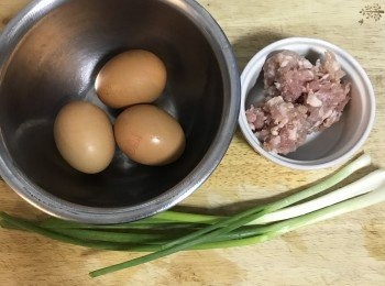 step1: 蔥洗淨擦乾，切蔥花；